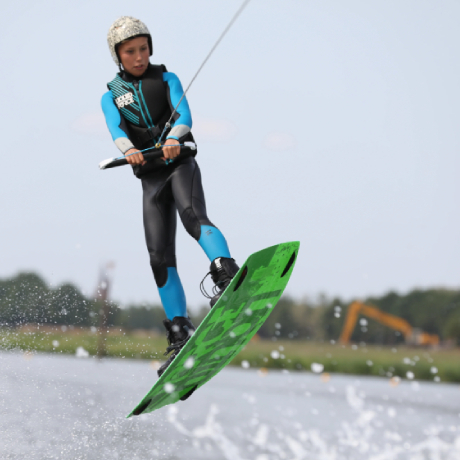 Le Wakeboarder Kick de Heer Atteint De Nouveaux Sommets Avec Son Partenariat Cibdol