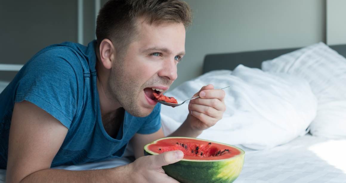 Perdez du poids et brûlez les graisses grâce à ces aliments et collations pour le coucher